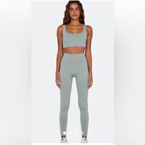 SET ACTIVE Sculptflex Box Cut Bra & Leggings